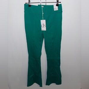 Dear Scarlett Women’s Kelly Green Flare Pants